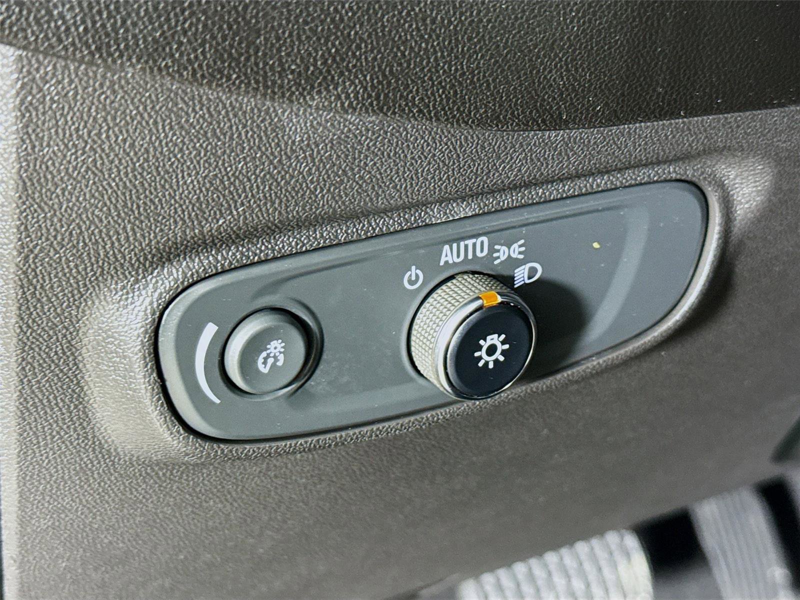 Used 2023 Chevrolet Equinox RS image 12