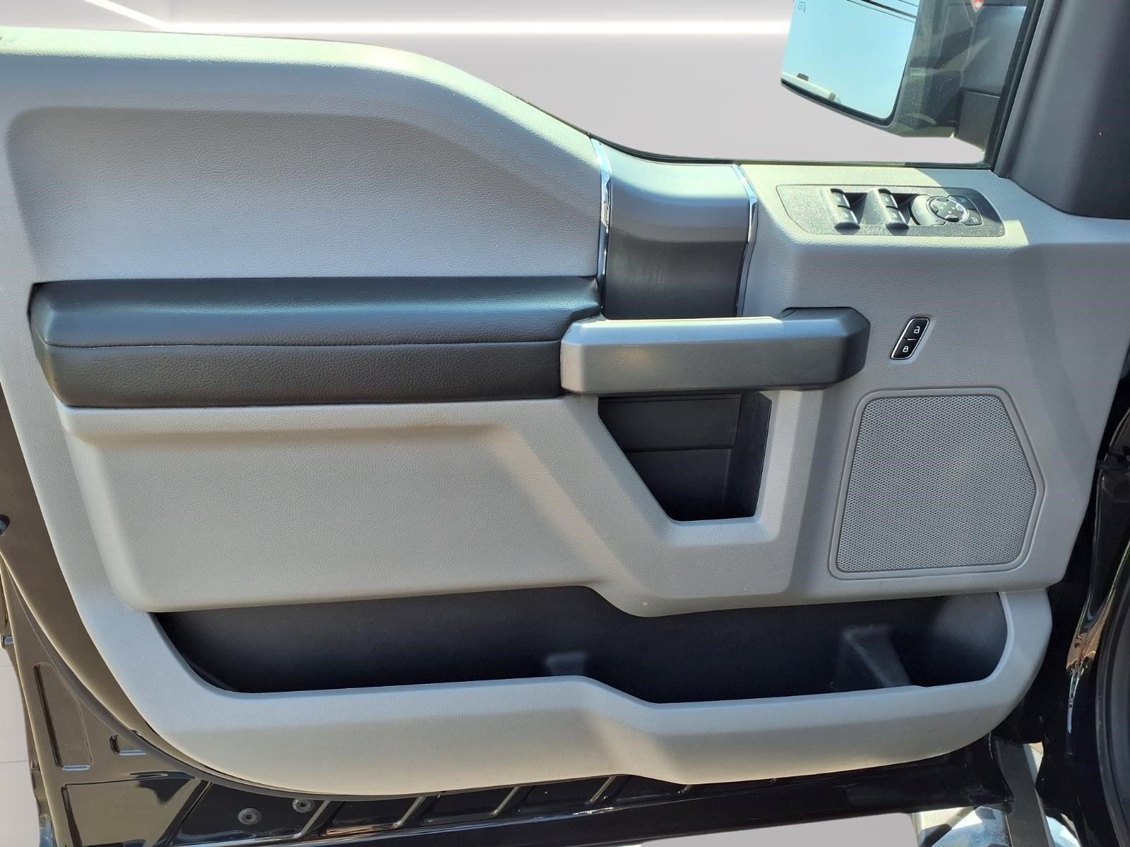 Used 2018 Ford F150 XLT w/ Equipment Group 302A Luxury AWD/4WD image 13