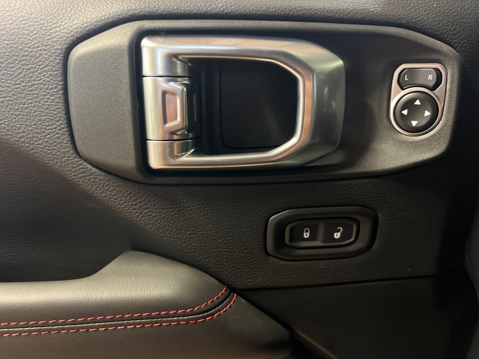 New 2026 Jeep Wrangler Rubicon w/ Steel Bumper Group image 10