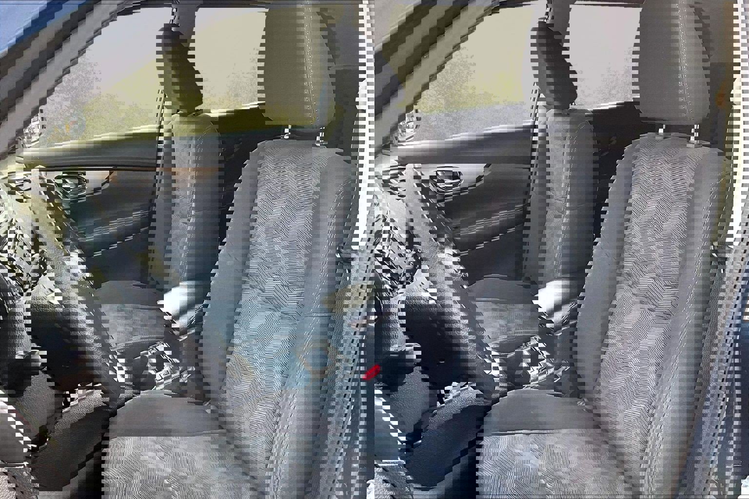 Used 2016 Nissan Rogue SV w/ SV Premium Package image 25