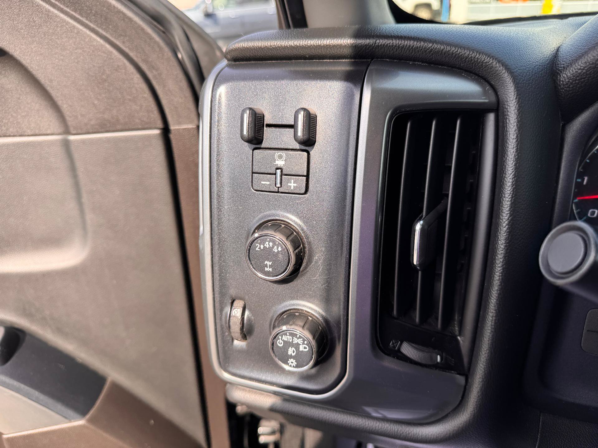 Used 2017 Chevrolet Silverado 2500 LT w/ LT Convenience Package AWD/4WD image 23