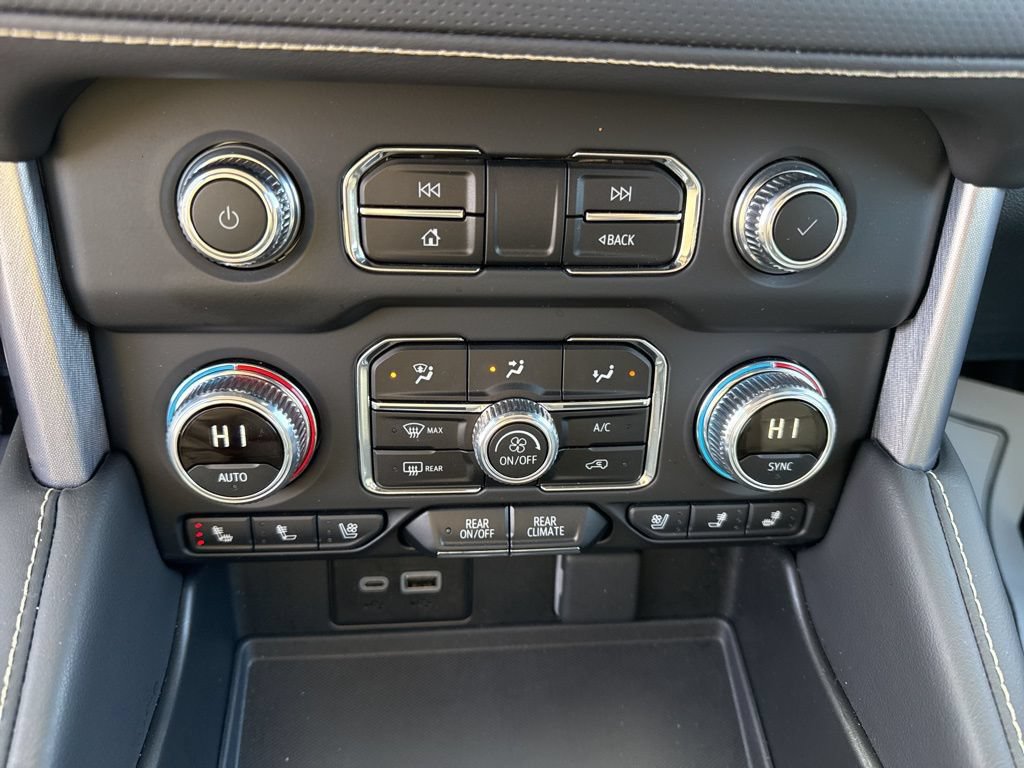 Used 2024 GMC Yukon SLT w/ SLT Luxury Package AWD/4WD image 33