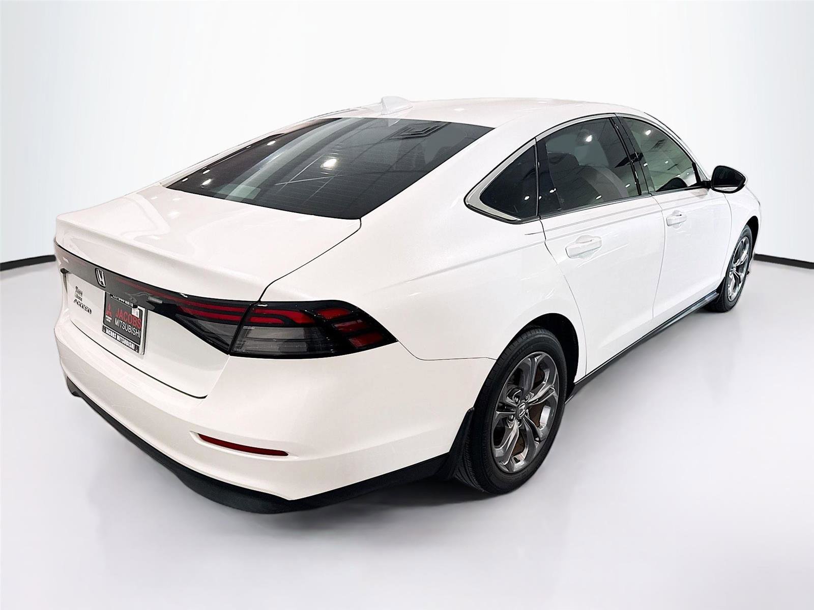 Used 2023 Honda Accord EX image 4