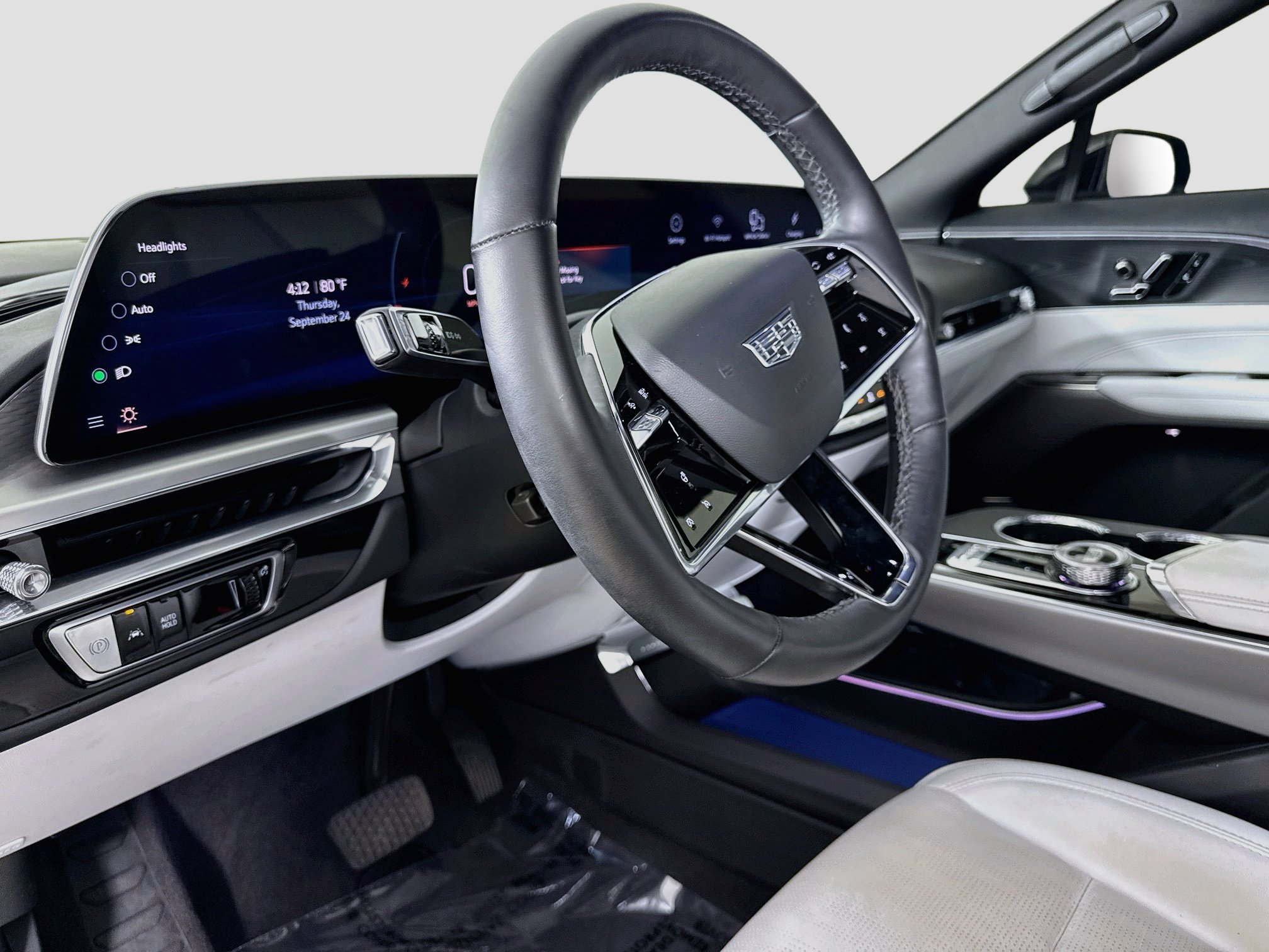 Used 2024 Cadillac Lyriq Luxury RWD image 11