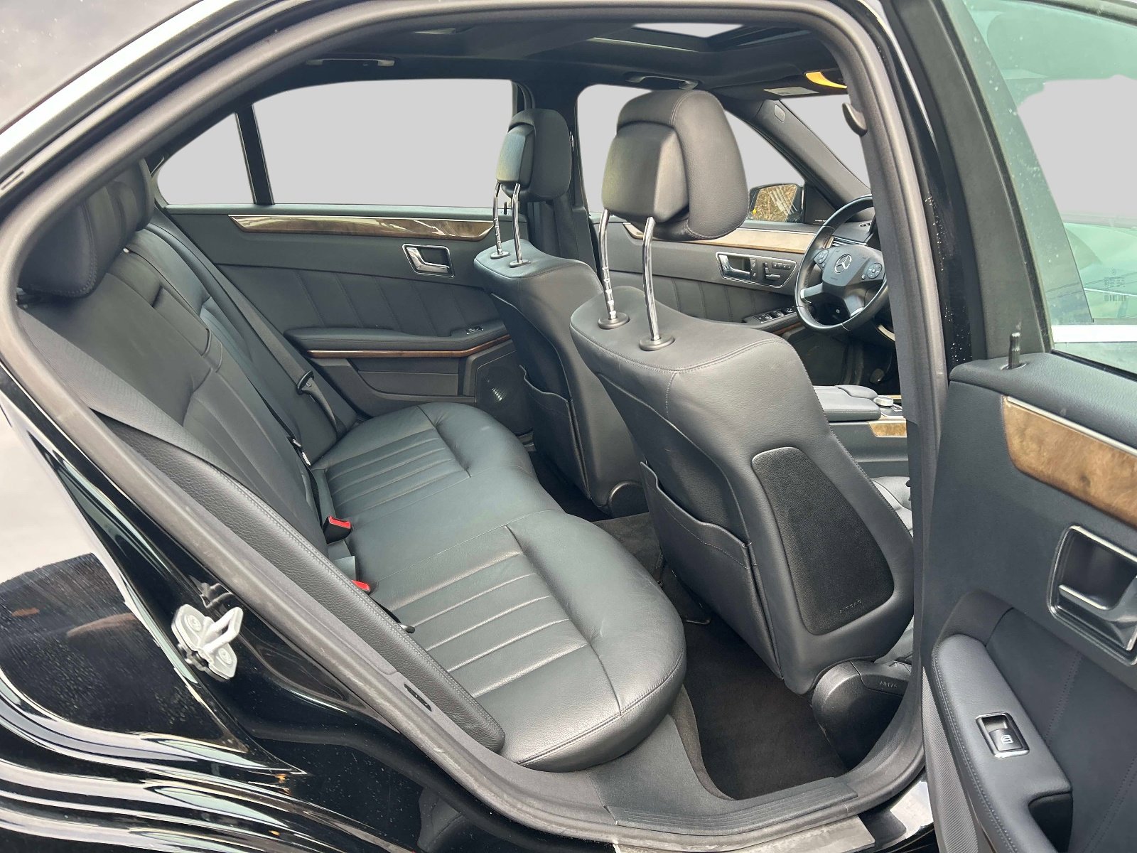 Used 2010 Mercedes-Benz E 350 4MATIC Sedan image 14