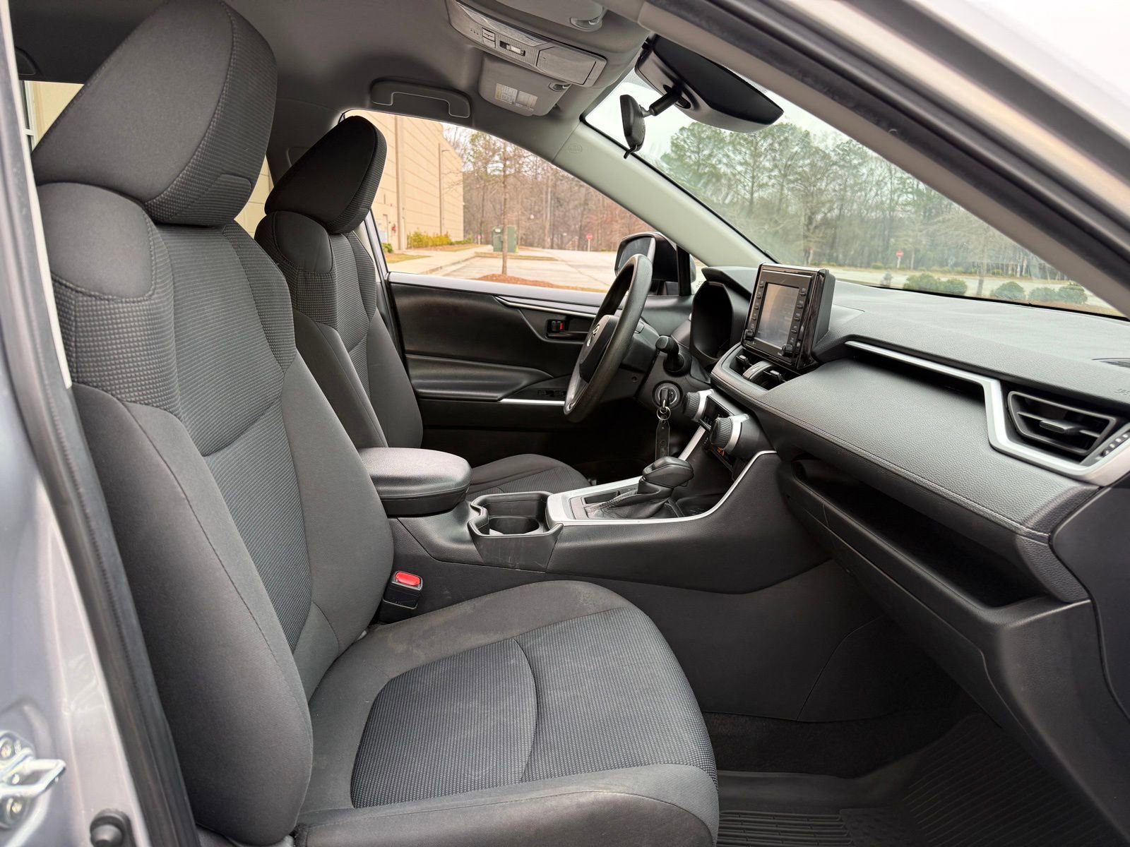 Used 2021 Toyota RAV4 LE image 33