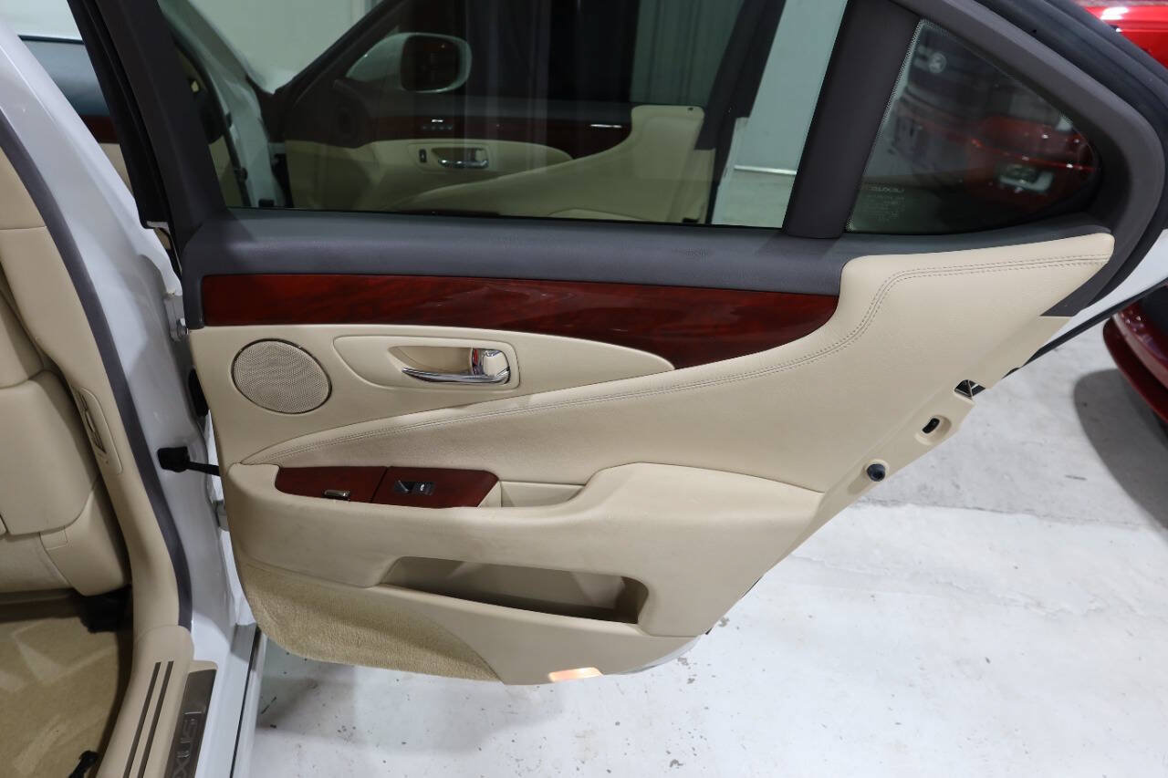 Used 2012 Lexus LS 460 w/ Comfort Pkg RWD image 30