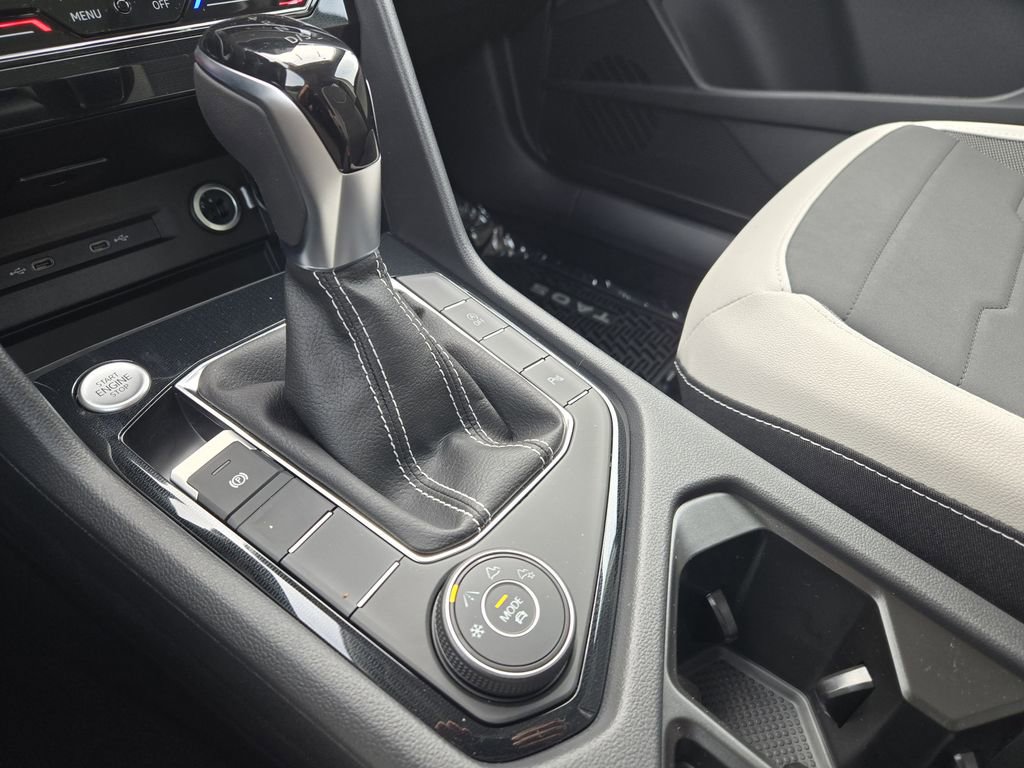 New 2026 Volkswagen Taos SE image 17