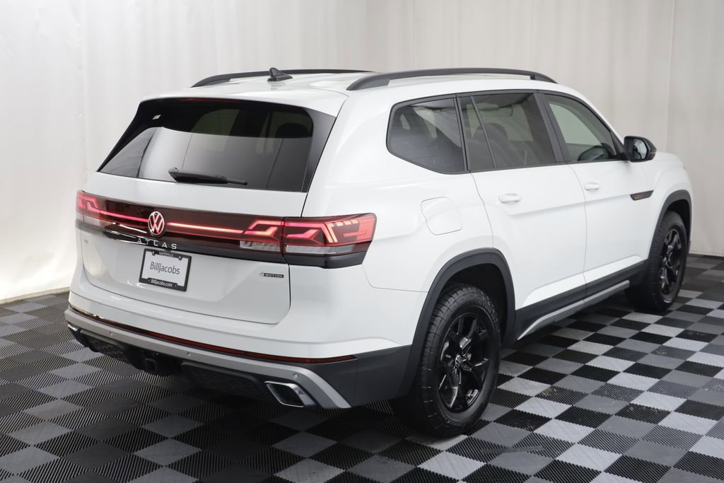 Used 2025 Volkswagen Atlas Peak Edition SE AWD/4WD image 18