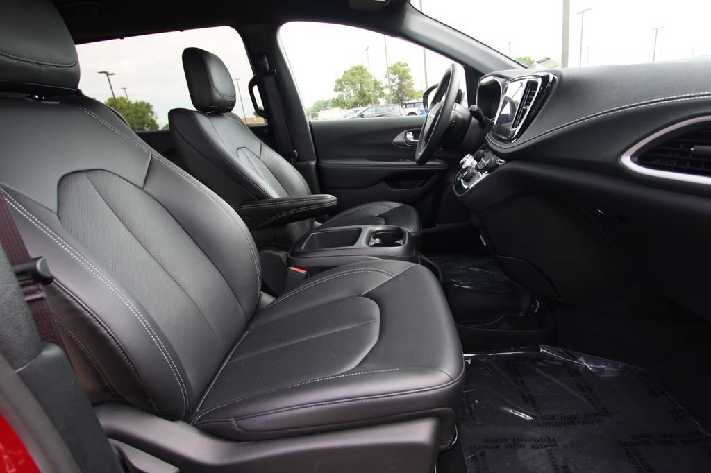 Used 2026 Chrysler Pacifica Select AWD/4WD image 8