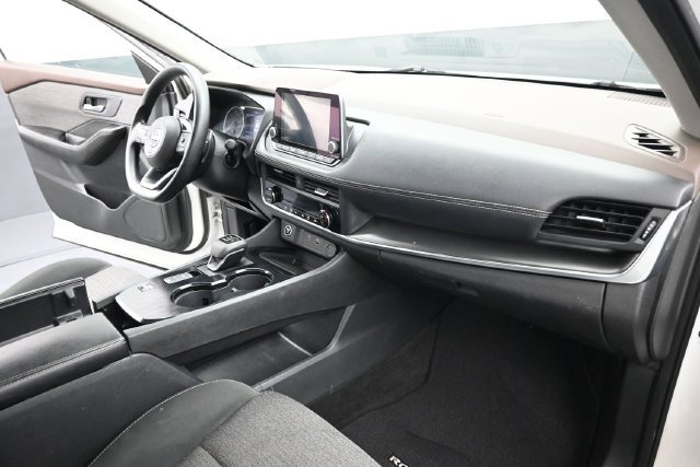 Used 2023 Nissan Rogue SV FWD image 28