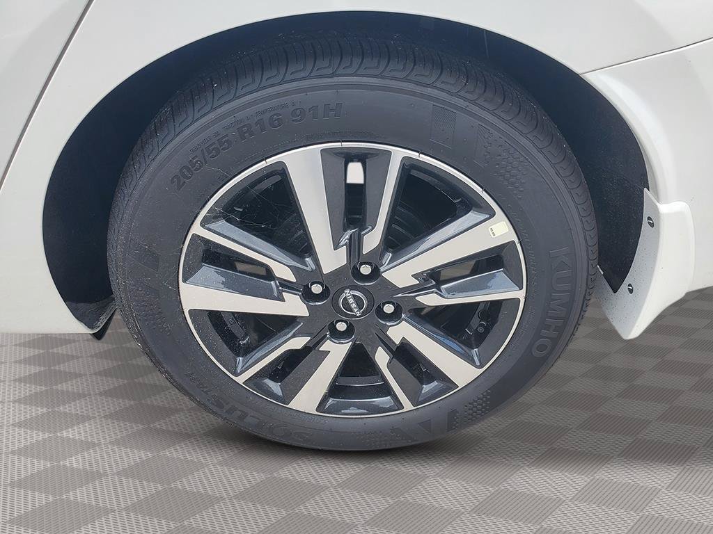 New 2025 Nissan Versa SV w/ Trunk Package FWD image 10