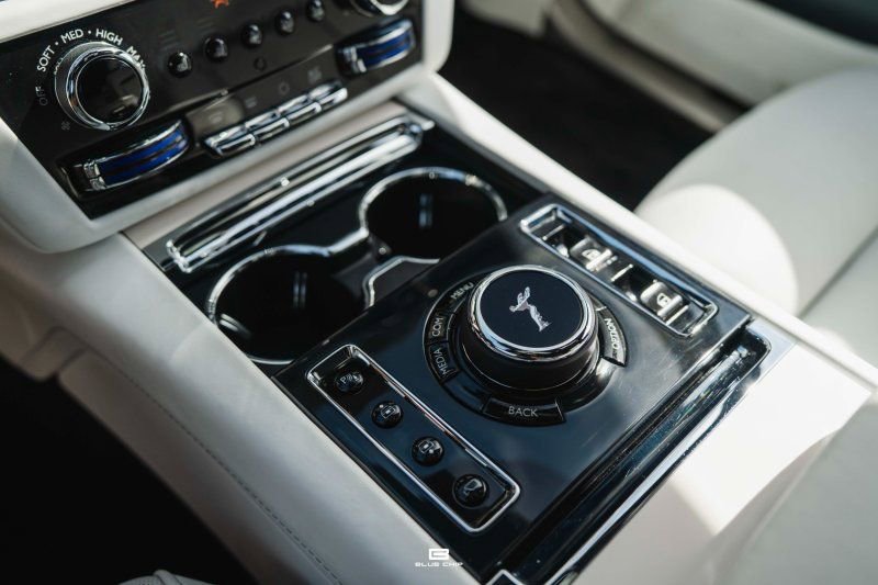 Used 2023 Rolls-Royce Ghost w/ Ghost Package image 18