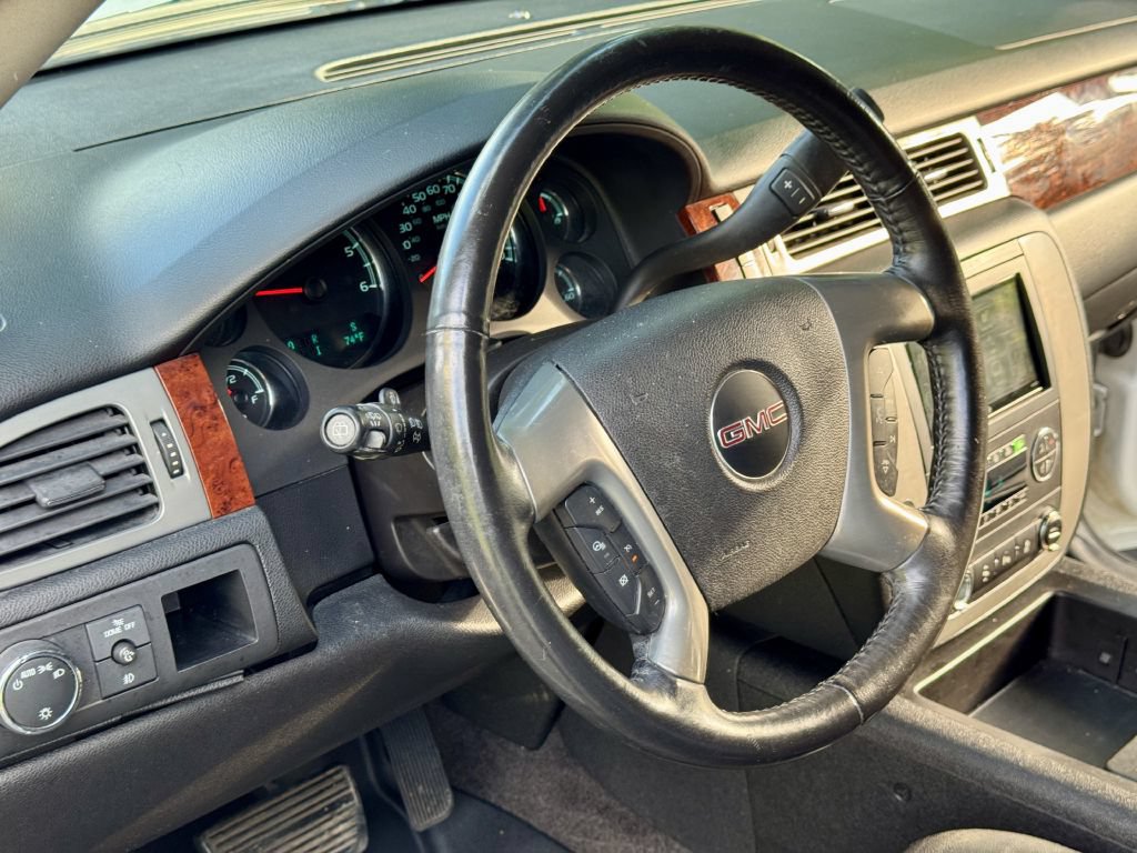 Used 2012 GMC Yukon XL SLT w/ SLT-2 Equipment Package RWD image 13