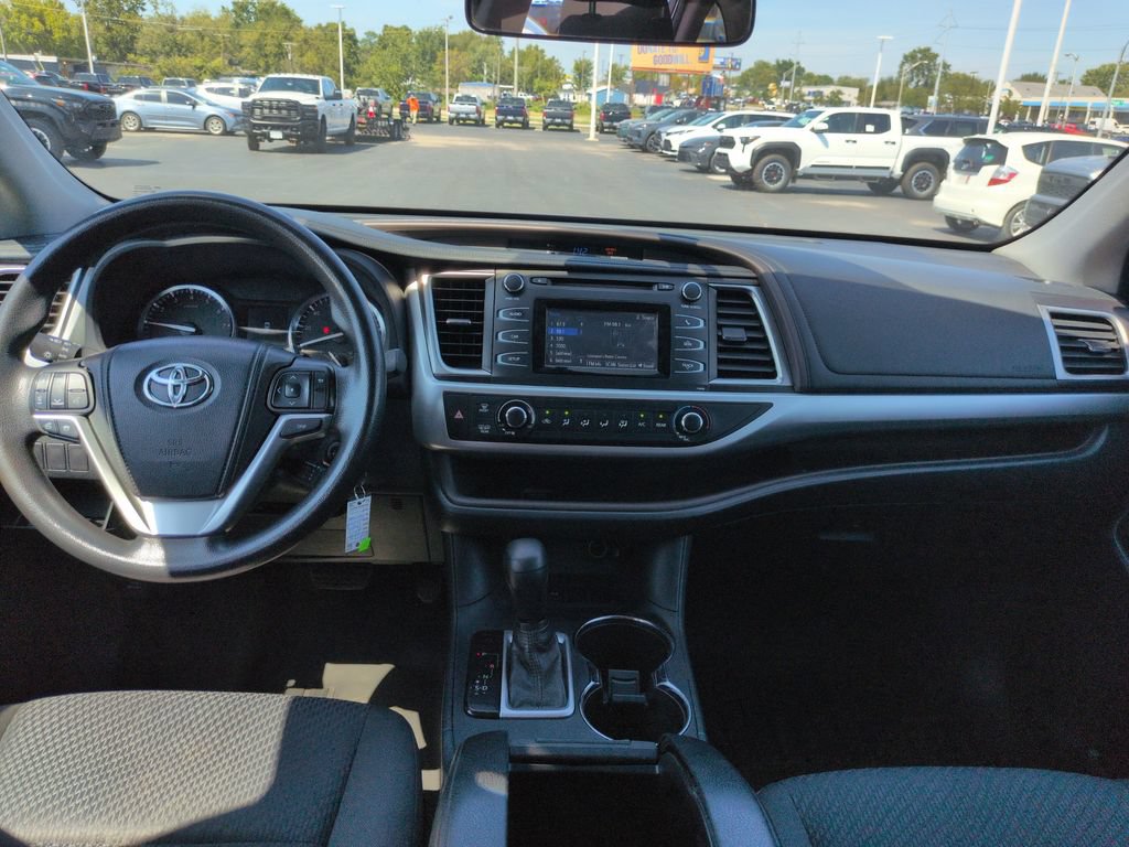 Used 2014 Toyota Highlander LE FWD image 13