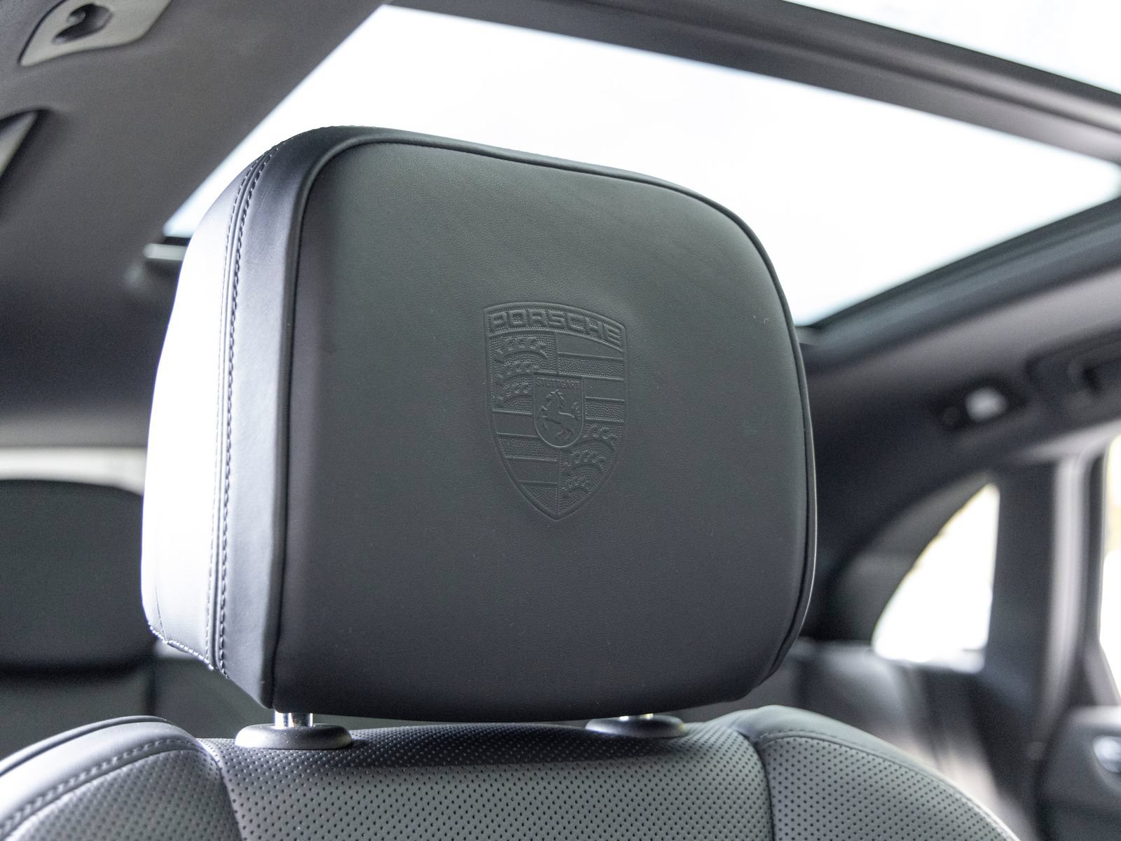 Certified 2023 Porsche Macan AWD/4WD image 67