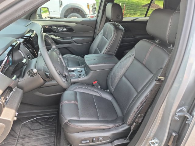 Used 2023 Chevrolet Traverse RS w/ LPO, Floor Liner Package AWD/4WD image 22