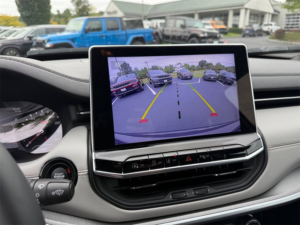 Used 2024 Jeep Compass Limited image 29