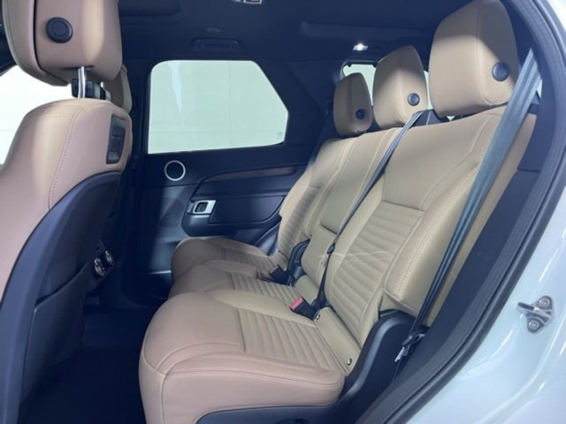 New 2025 Land Rover Discovery Dynamic SE image 14