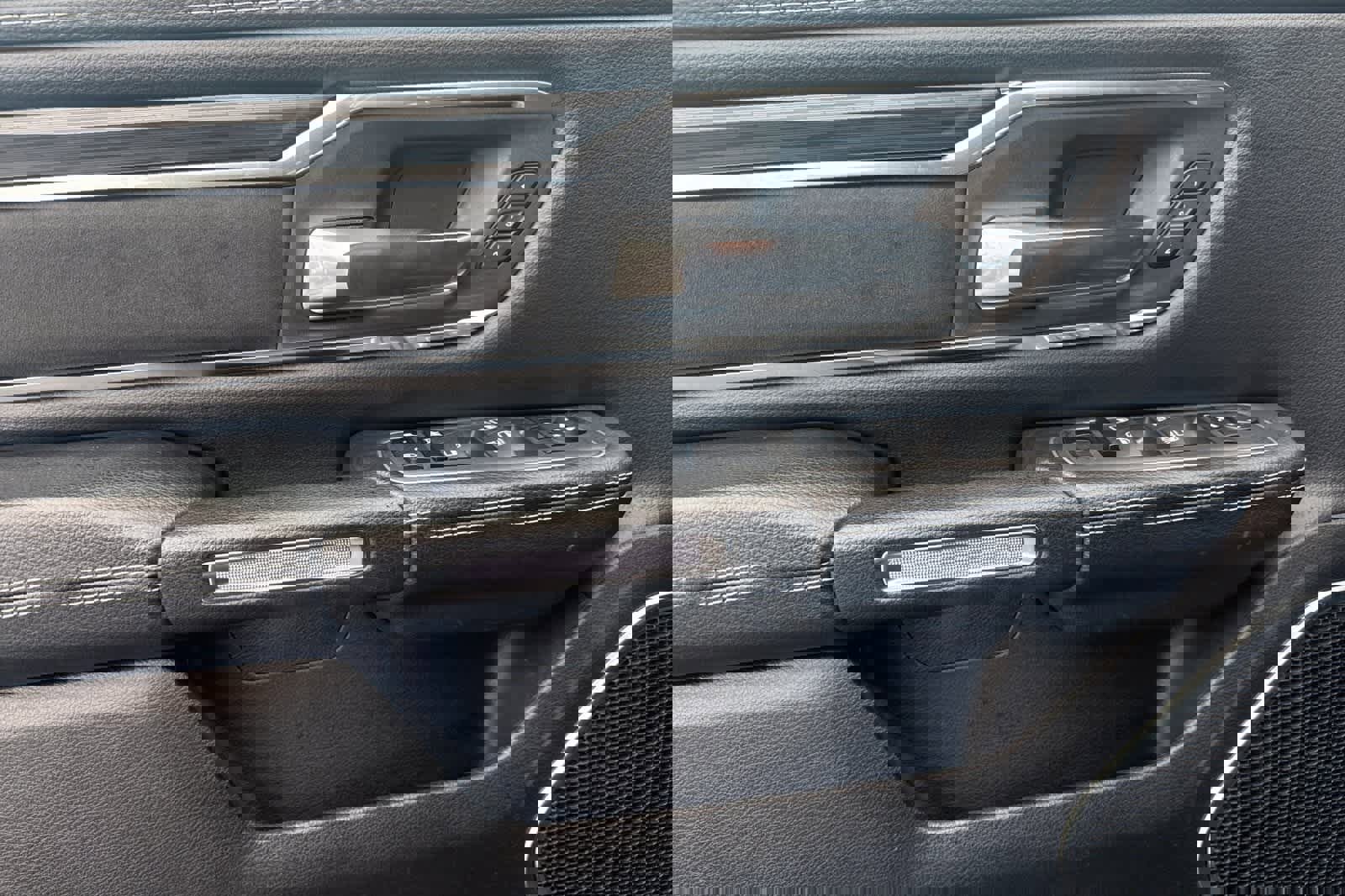 Used 2024 RAM 1500 Laramie image 12