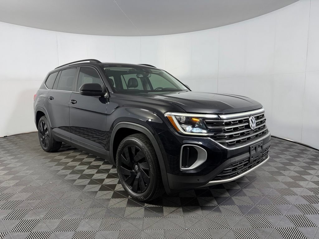 Used 2024 Volkswagen Atlas SE w/ Panoramic Sunroof Package FWD image 4