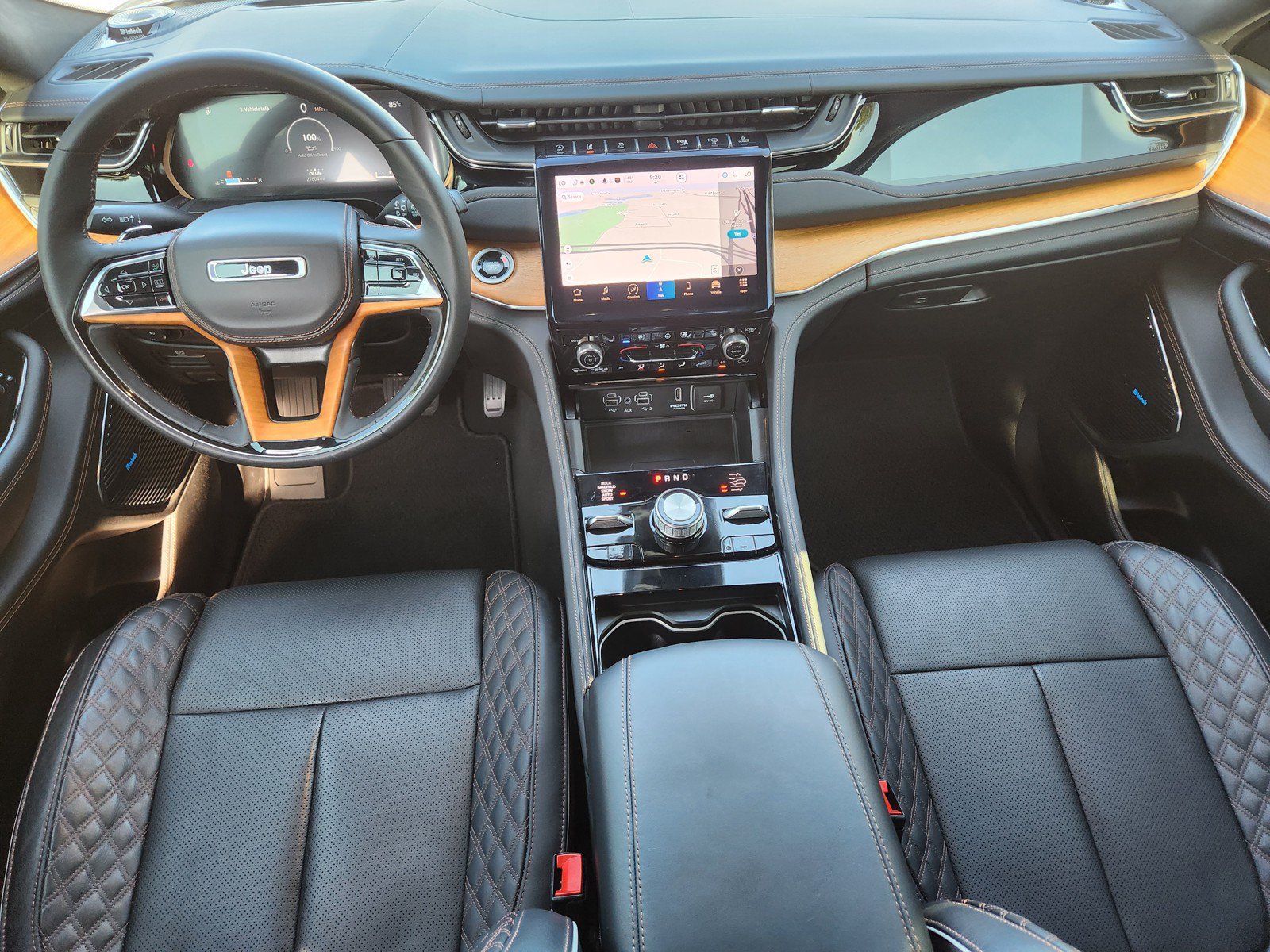 Used 2024 Jeep Grand Cherokee Summit AWD/4WD image 9