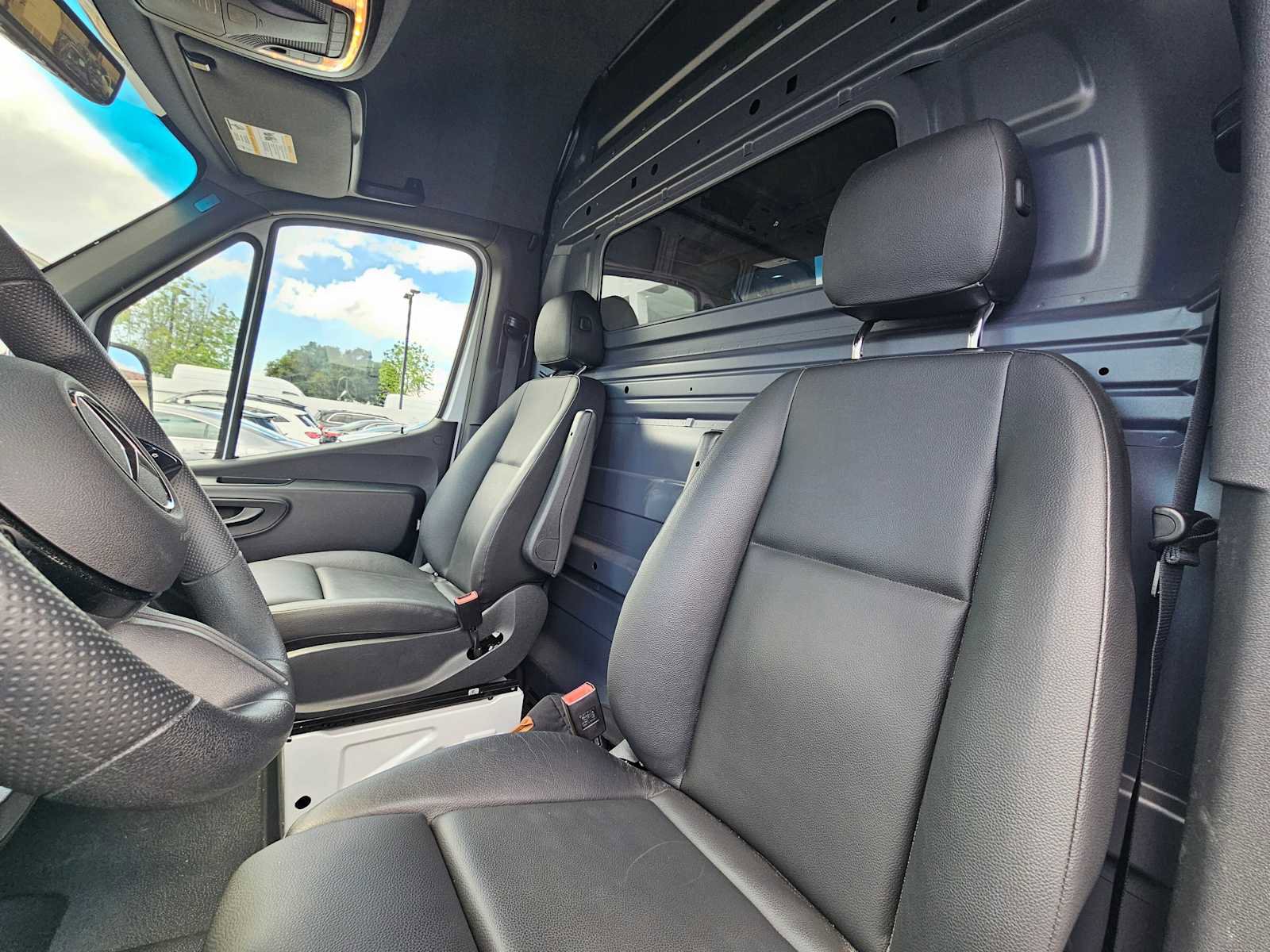 Used 2025 Mercedes-Benz Sprinter 2500 image 20