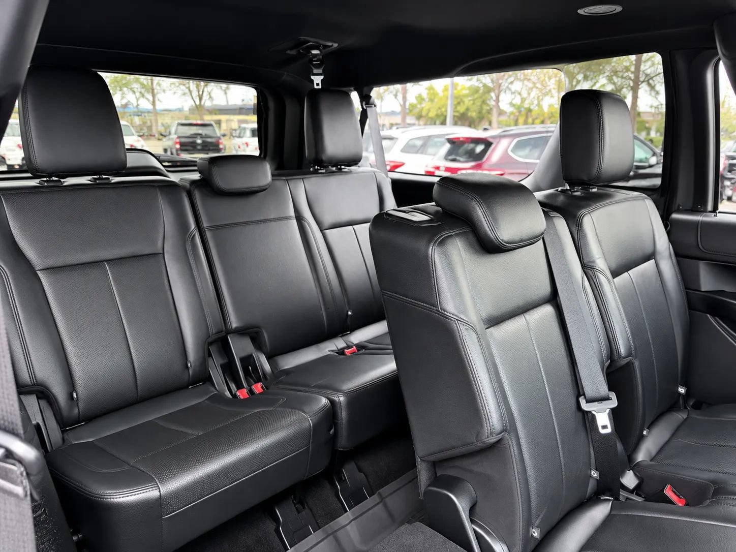 Used 2018 Ford Expedition Max XLT w/ Equipment Group 202A AWD/4WD image 12