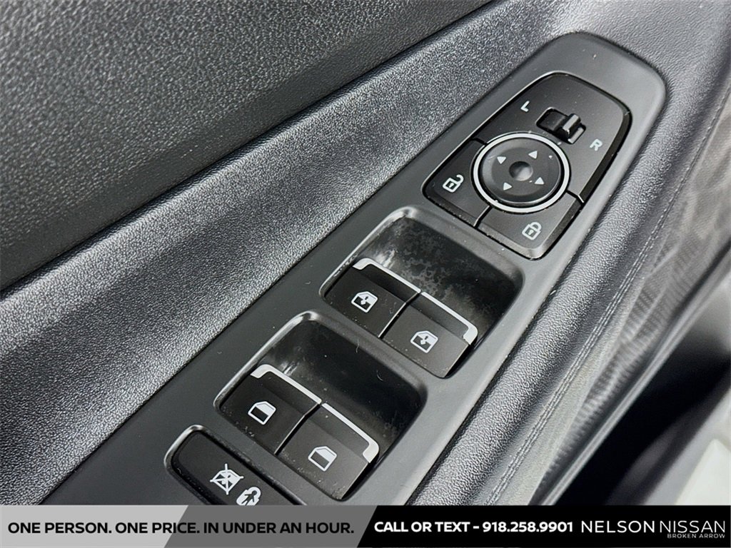 Used 2019 Hyundai Santa Fe SEL image 17