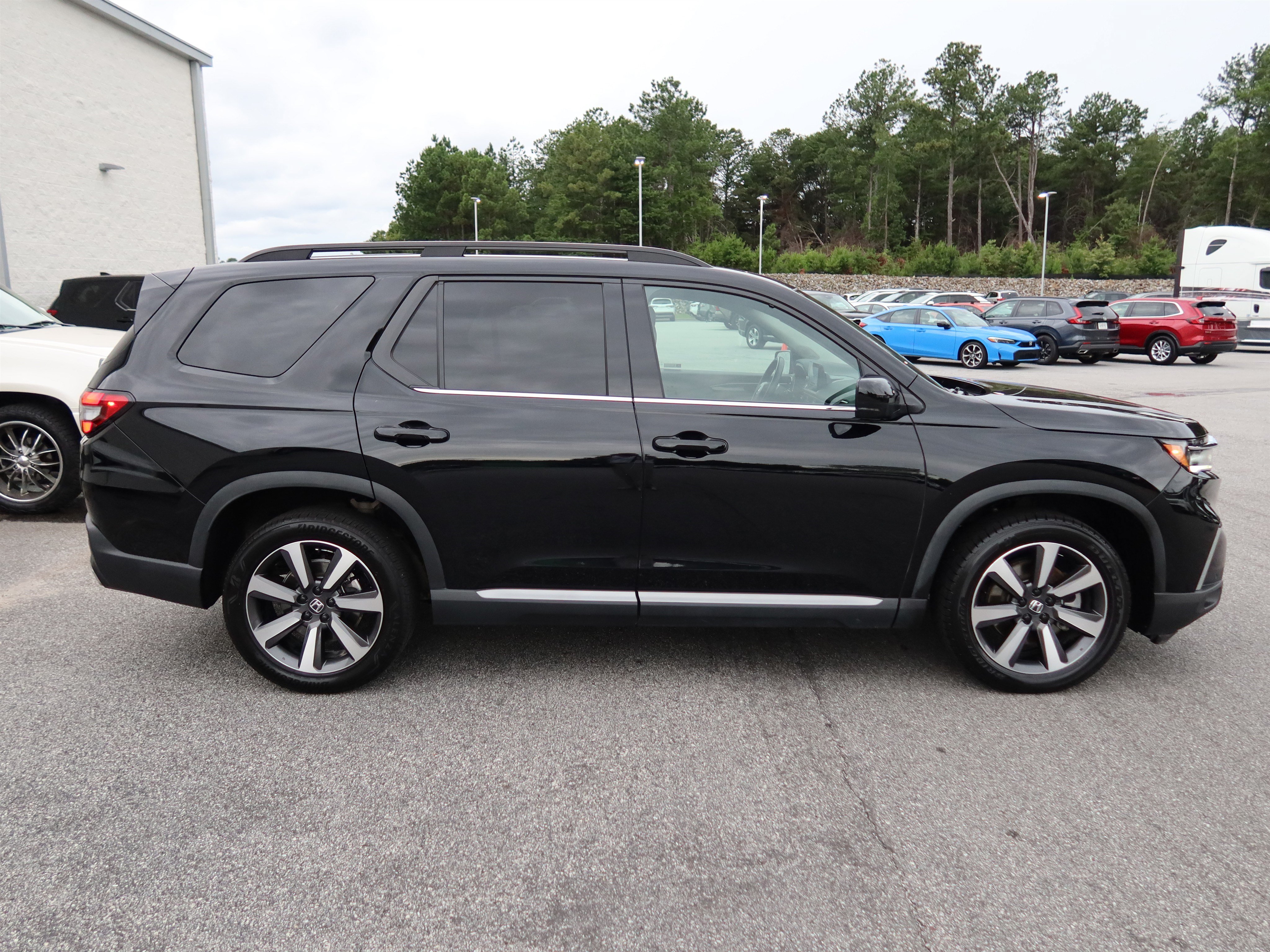 Used 2023 Honda Pilot Touring image 3