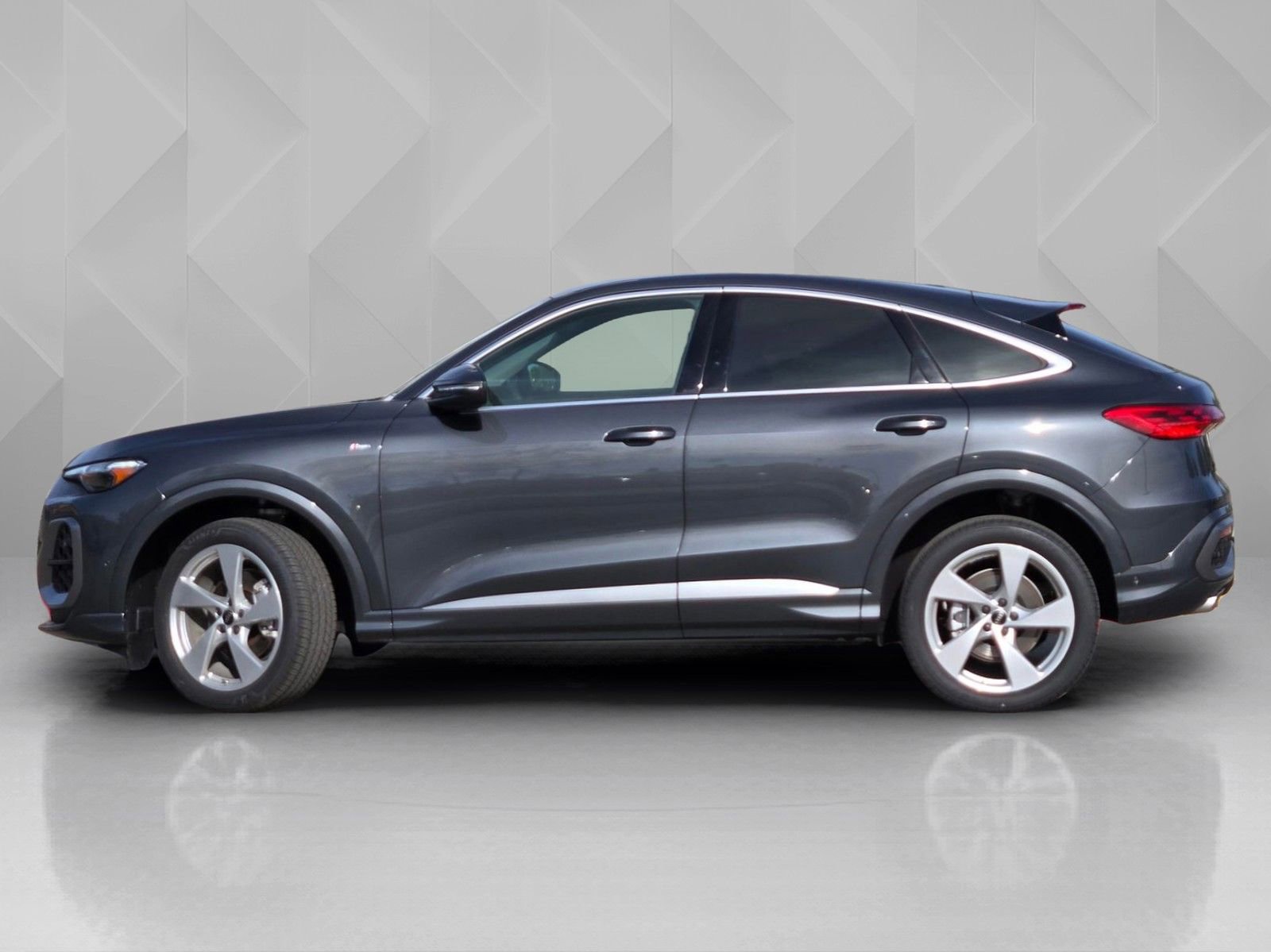 New 2025 Audi Q5 Premium Plus AWD/4WD image 3