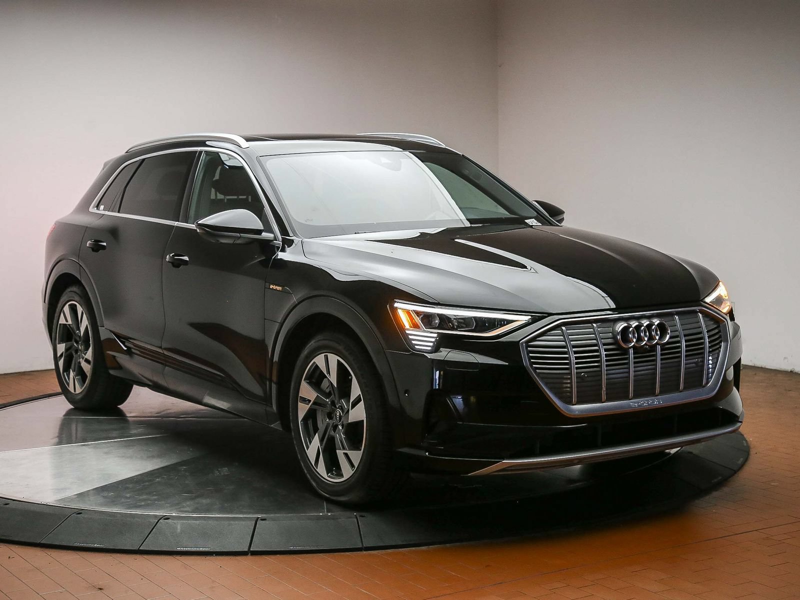 Certified 2022 Audi e-tron Premium Plus AWD/4WD image 3