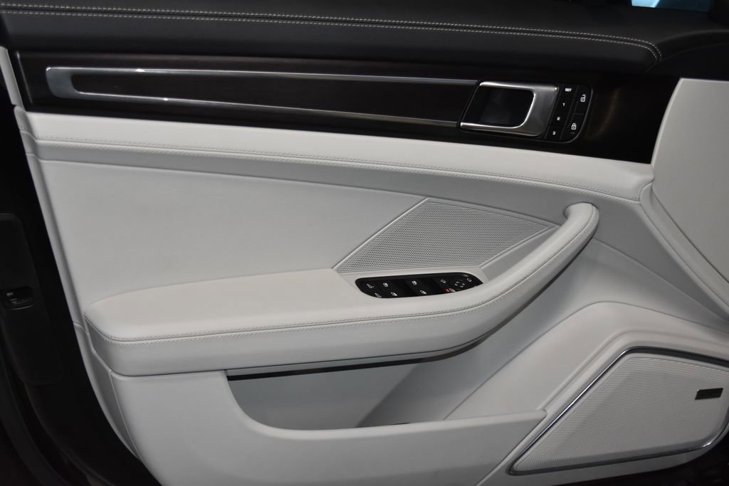 Used 2023 Porsche Panamera 4 Platinum Edition image 6