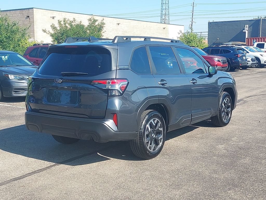 Used 2025 Subaru Forester Premium AWD/4WD image 9