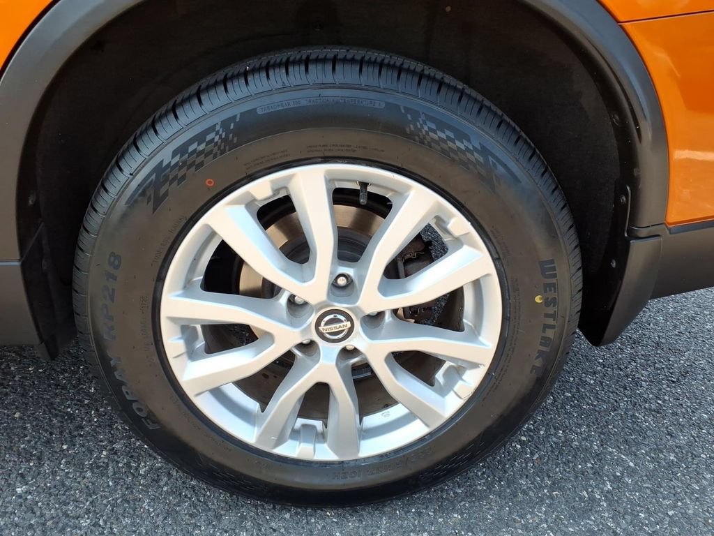 Used 2017 Nissan Rogue SV w/ SV Premium Package AWD/4WD image 17