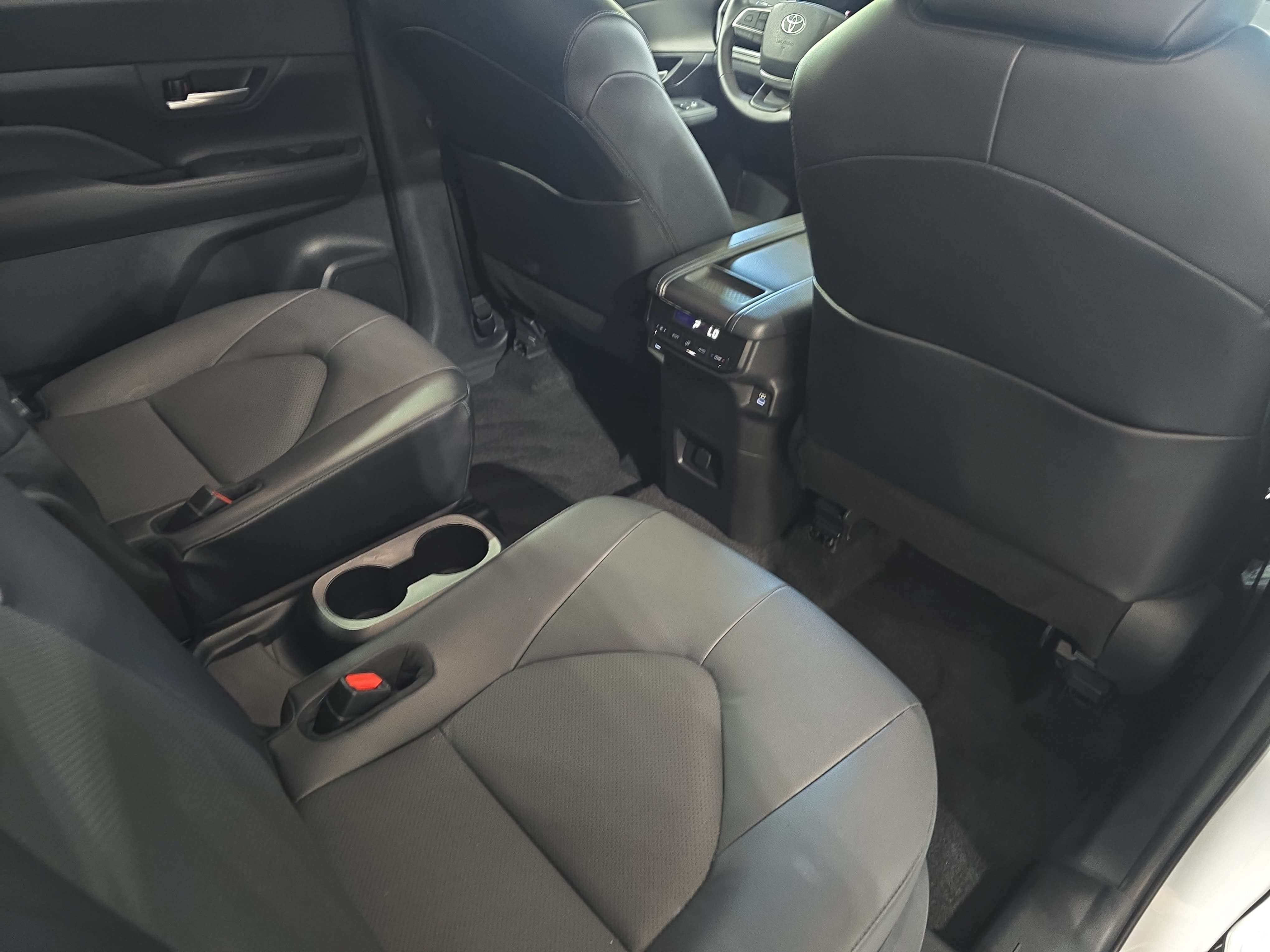 Used 2024 Toyota Grand Highlander AWD image 11