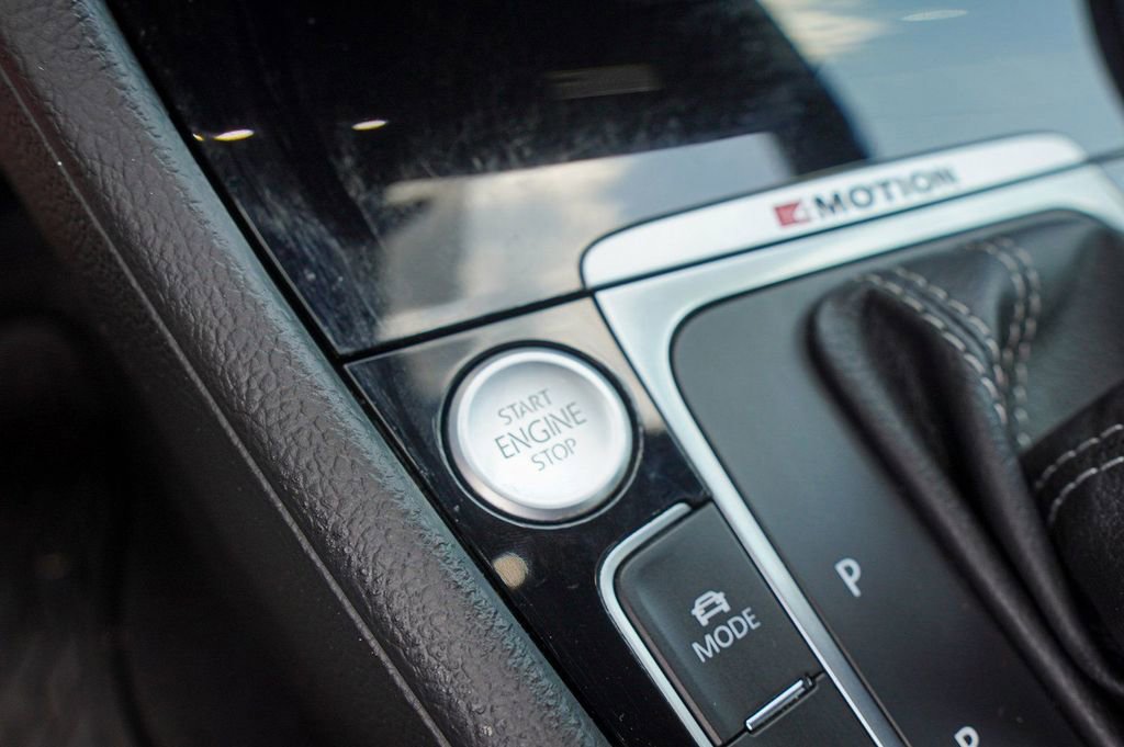 Used 2019 Volkswagen Golf R 4-Door image 33