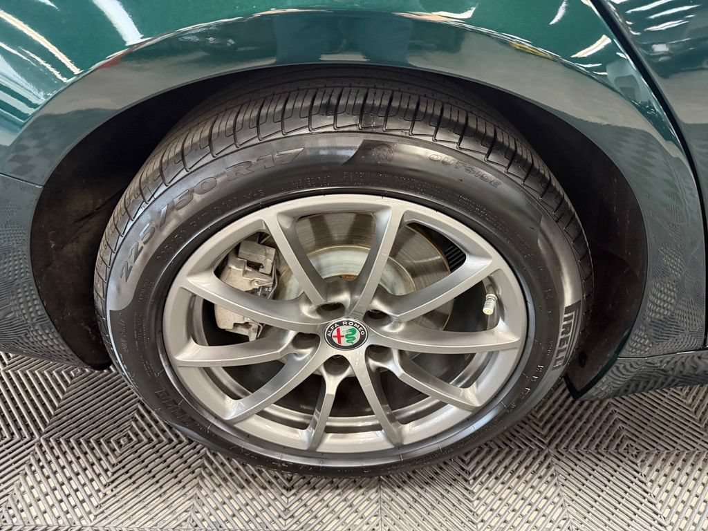 Used 2020 Alfa Romeo Giulia RWD image 19