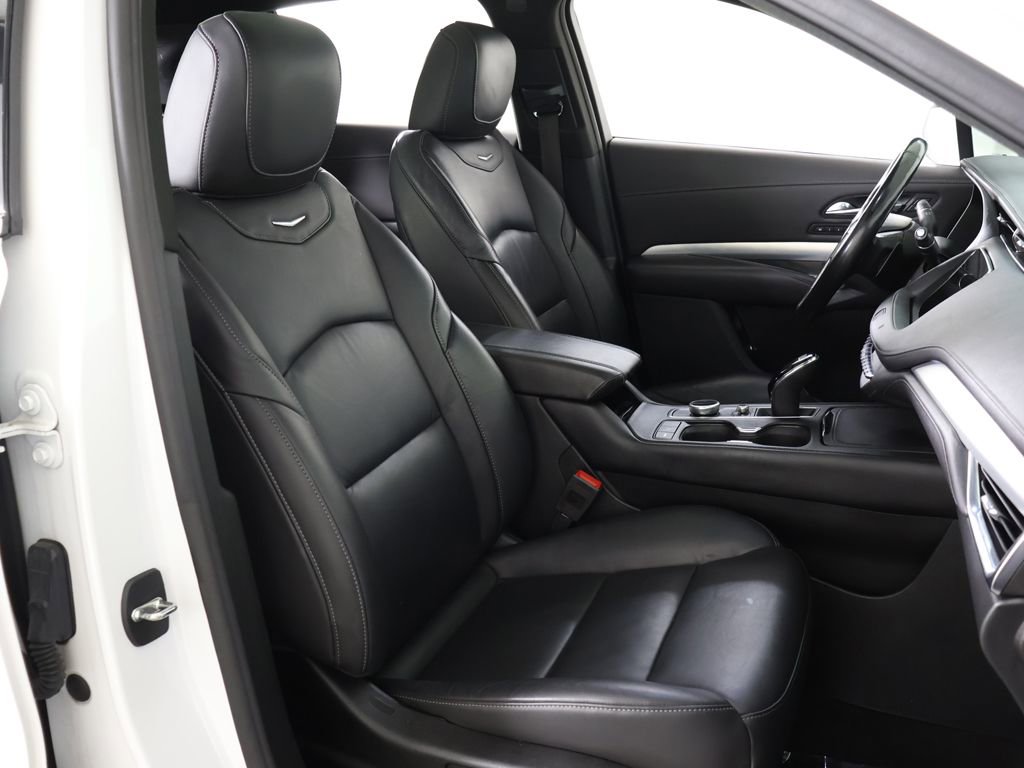 Used 2020 Cadillac XT4 Premium Luxury w/ Cold Weather Package AWD/4WD image 34