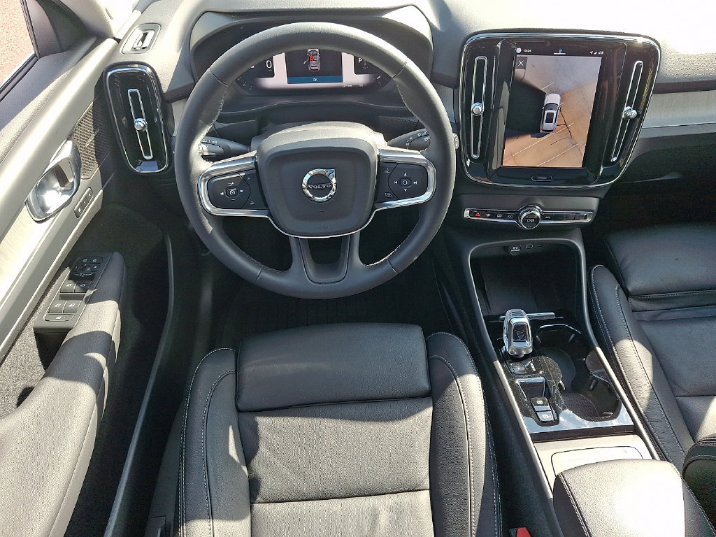 Certified 2024 Volvo XC40 B5 Plus w/ Protection Package Premier AWD/4WD image 11