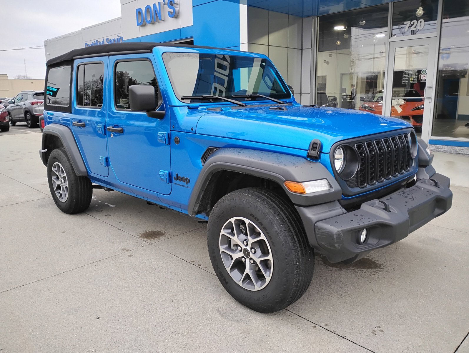 Used 2024 Jeep Wrangler Sport S image 3