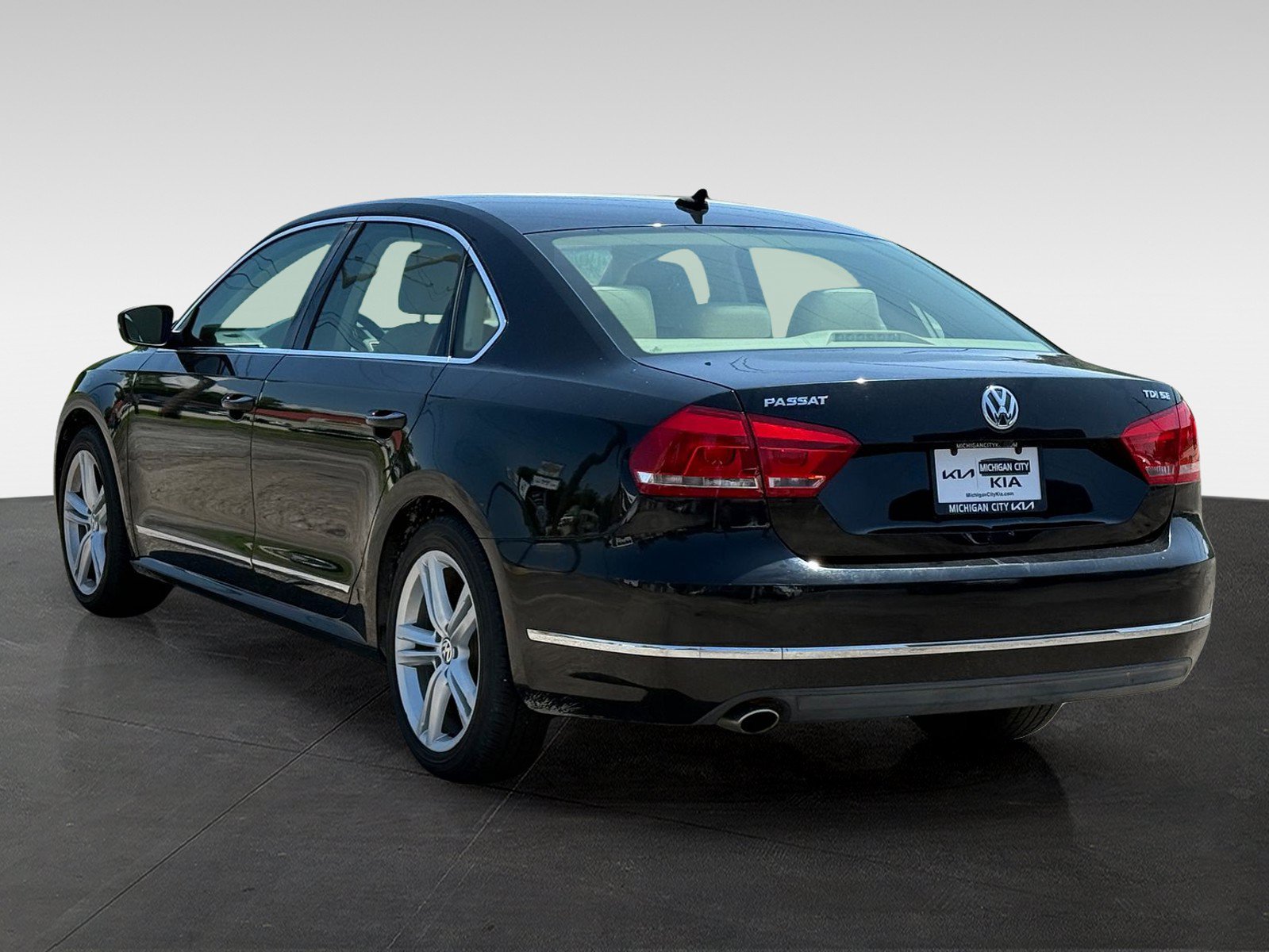 Used 2014 Volkswagen Passat TDI SE FWD image 7