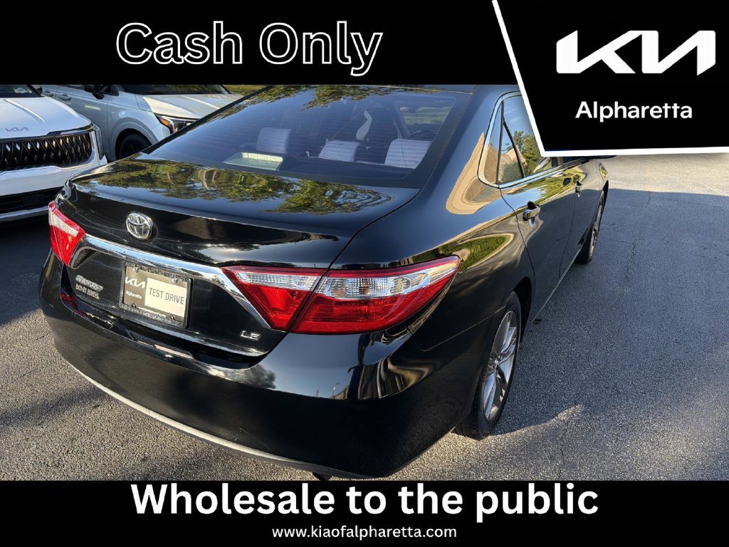 Used 2017 Toyota Camry LE FWD image 3