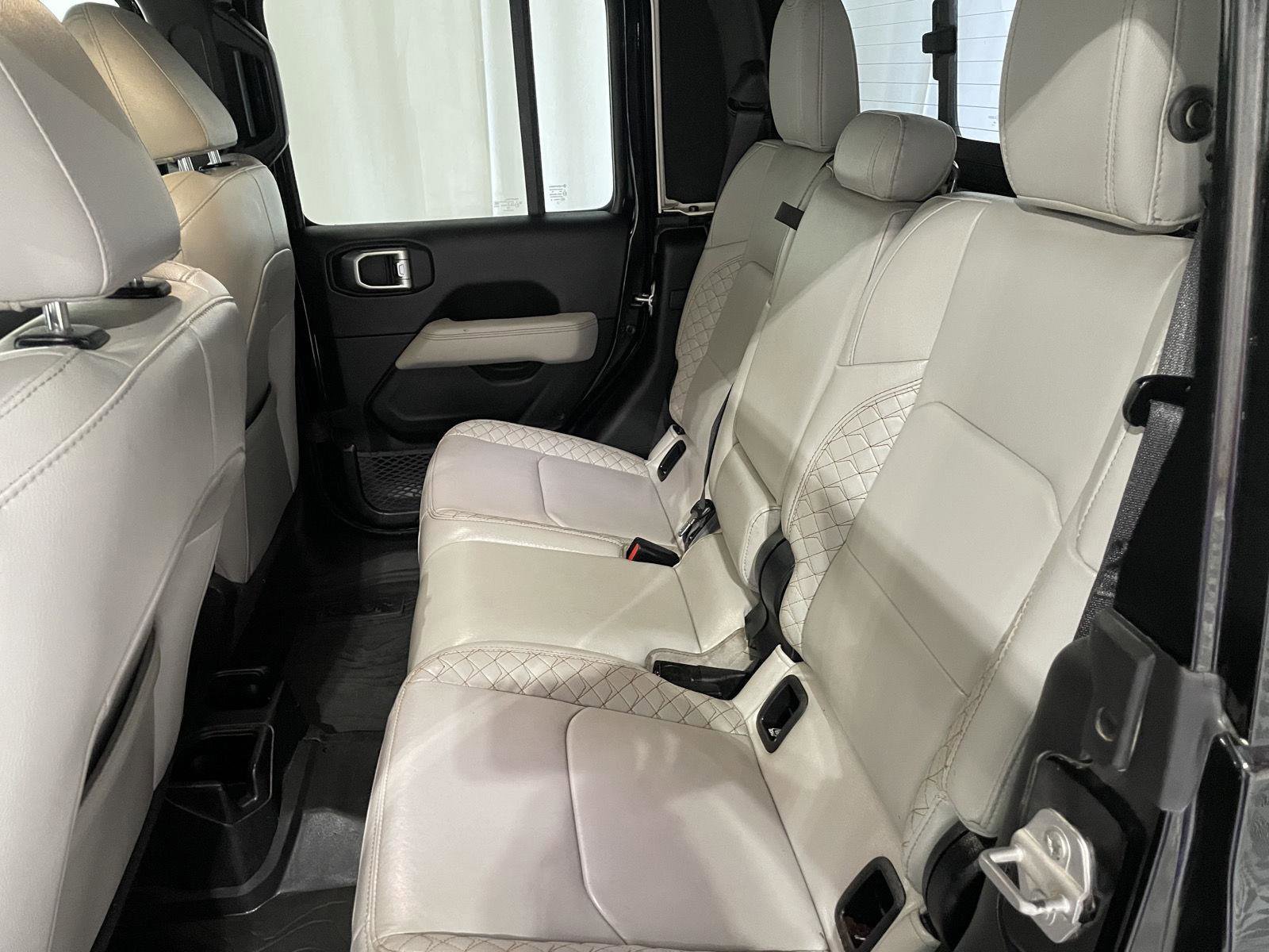 Used 2022 Jeep Gladiator Overland image 21