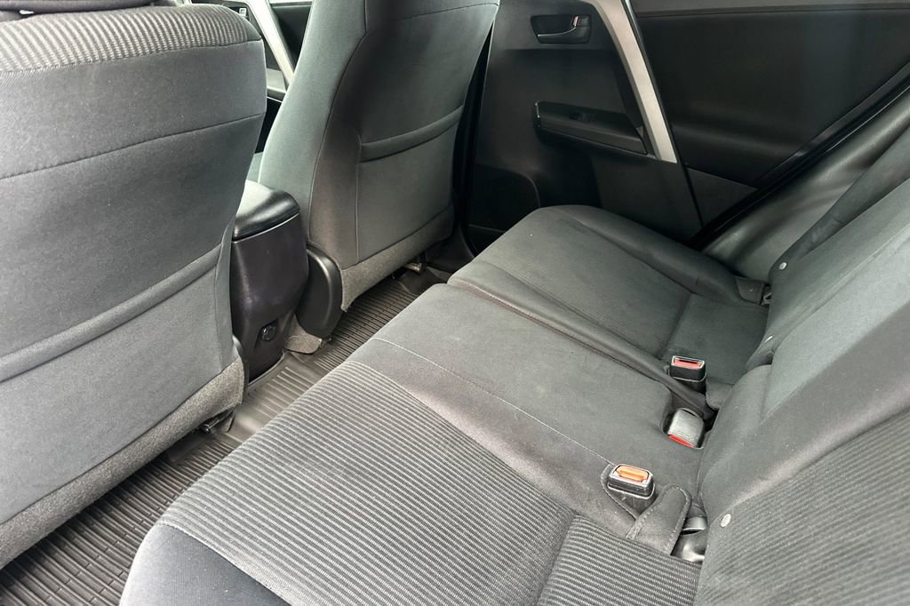 Used 2016 Toyota RAV4 LE image 12