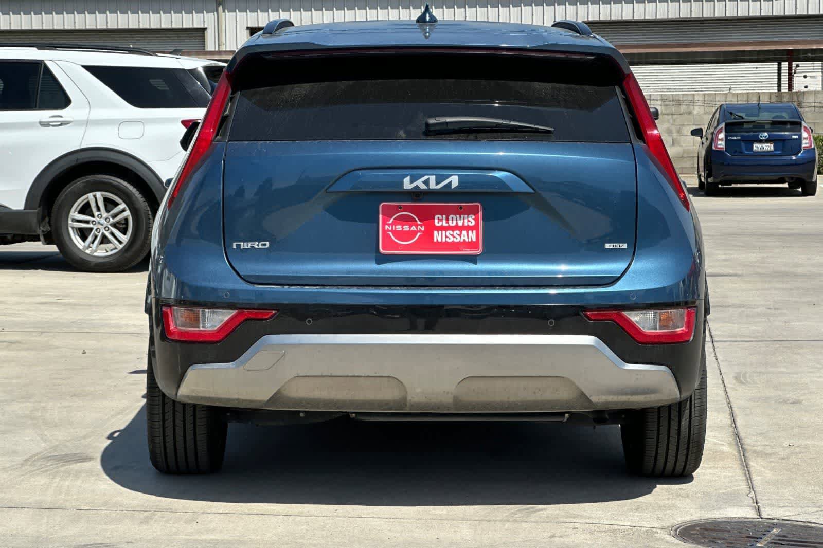 Used 2023 Kia Niro EX Touring FWD image 8