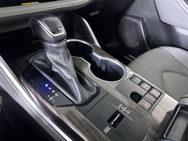 Used 2023 Toyota Highlander Platinum FWD image 16