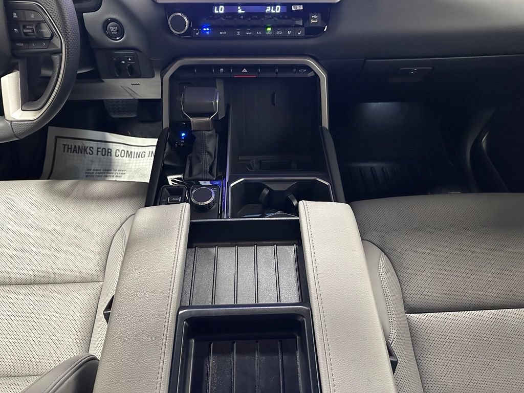 Used 2025 Toyota Tundra Limited AWD/4WD image 37
