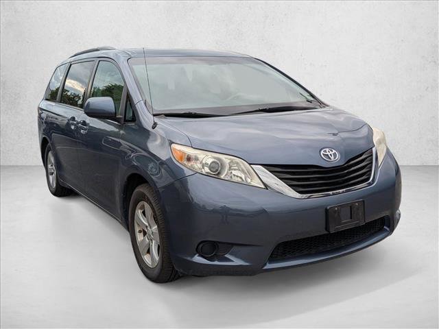Used 2014 Toyota Sienna LE FWD image 2