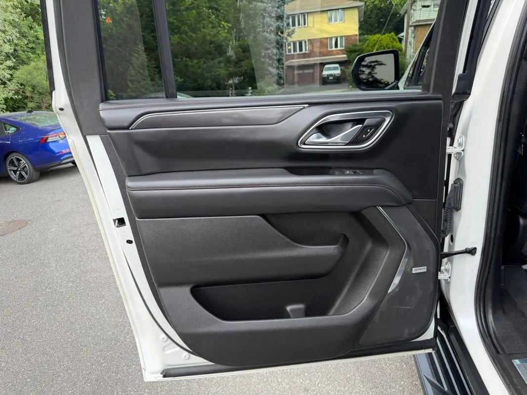 Used 2021 Chevrolet Suburban RST RWD image 26